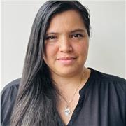 Profesora dinámica, dedicada y paciente para el trato con los niños